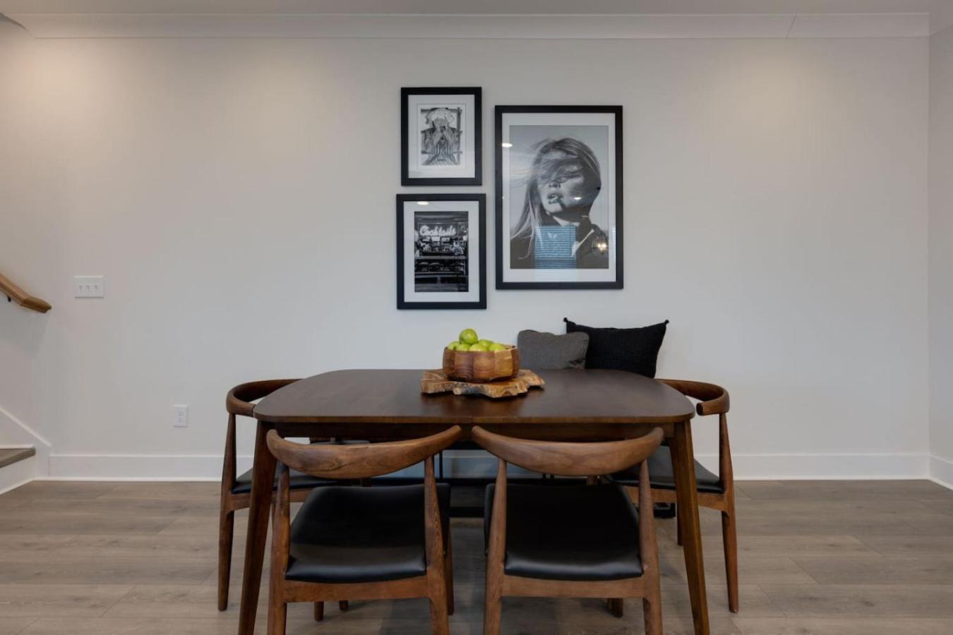 Premier Townhome East Minutes Downtown Holiday home *