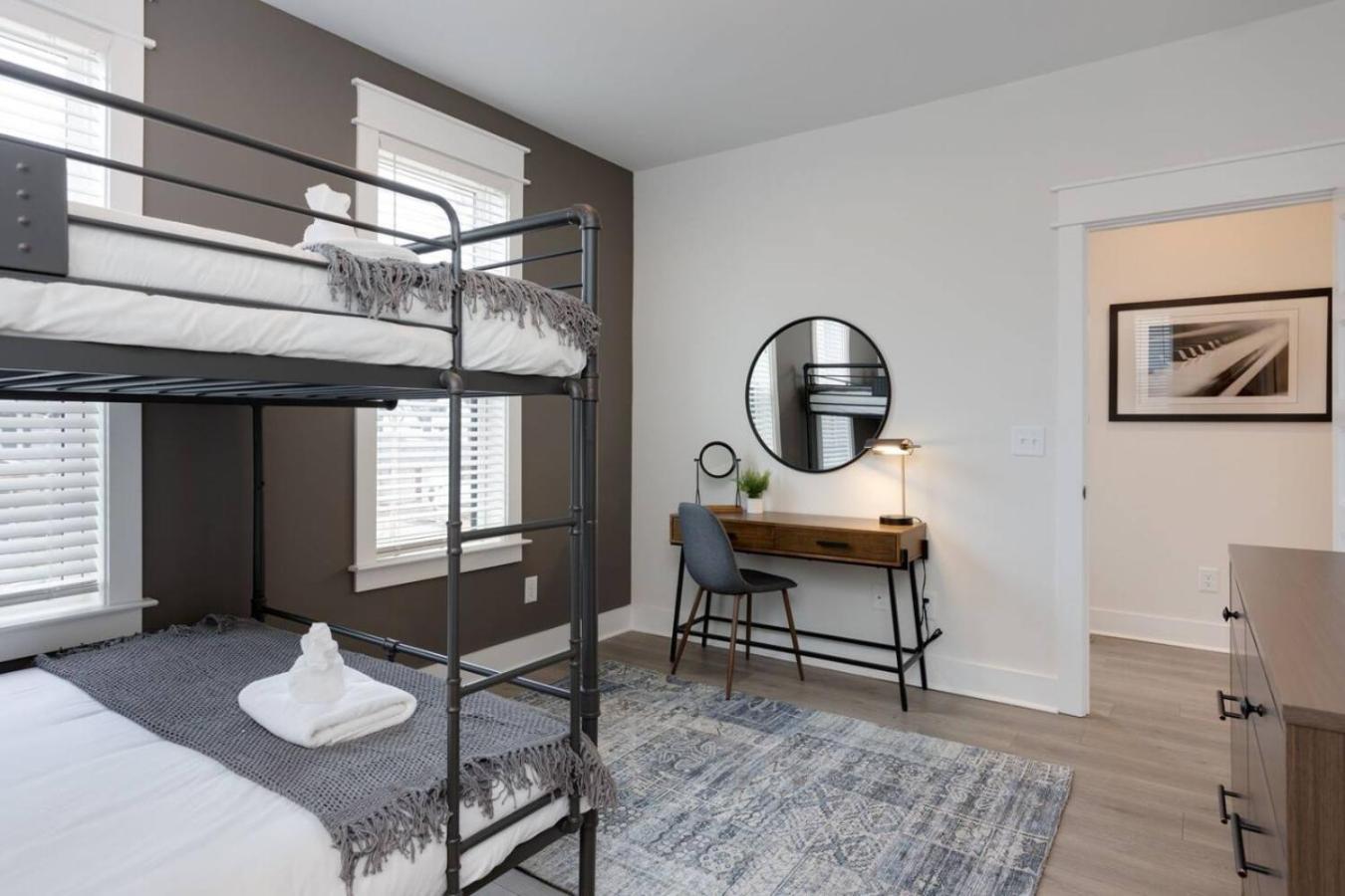 Premier Townhome East Minutes Downtown Holiday home *