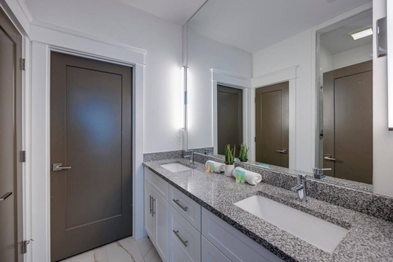 Two Side By Side Townhomes West Luxury Holiday home *