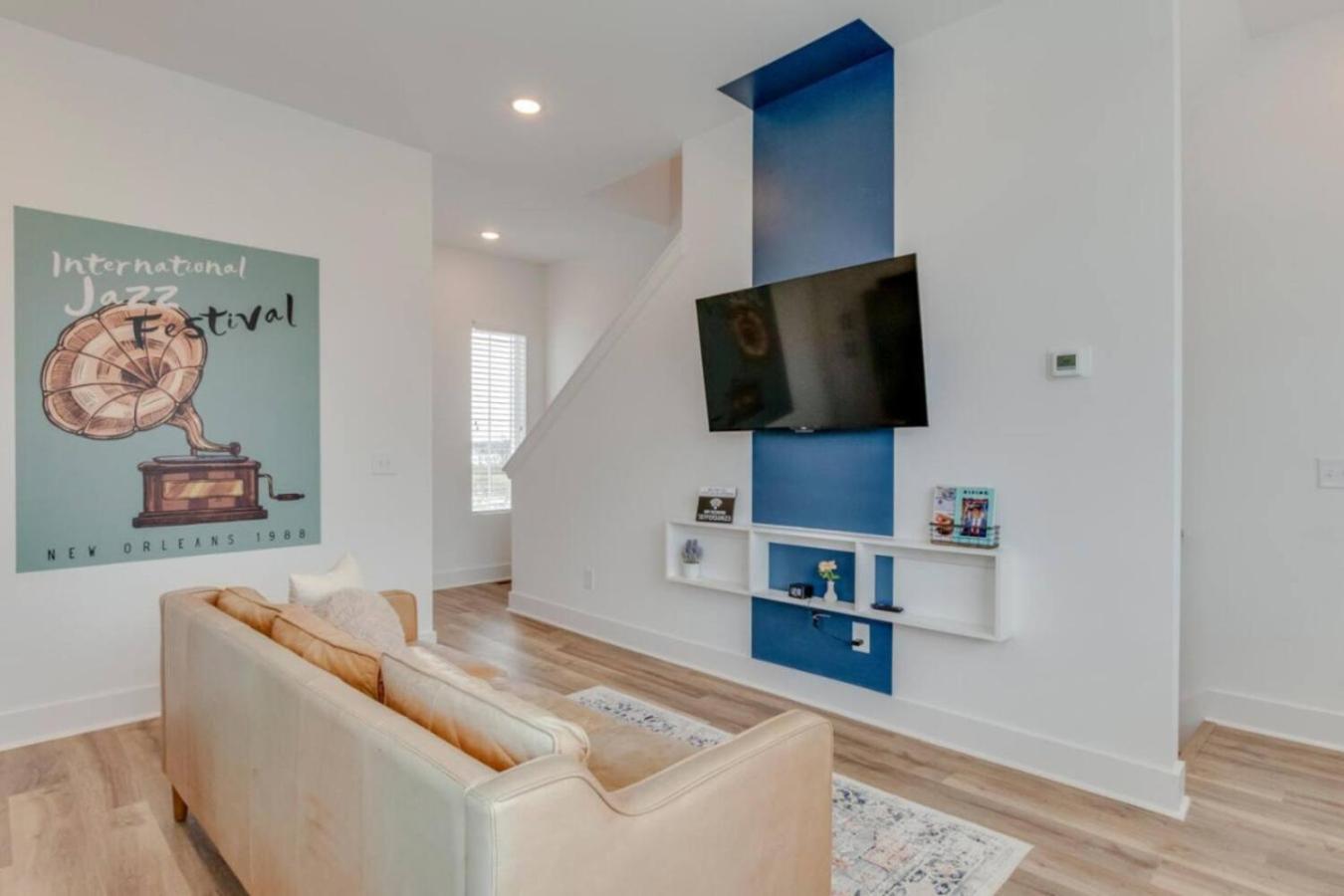 Jazz Junction 4 Bedrooms 7 Beds 7 Mins To Broadway Holiday home *