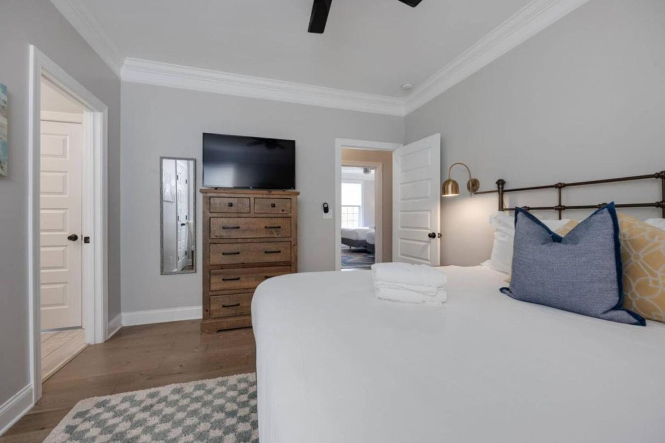 The Americana 4 Bedroom 3.5 Bath Luxury * Nashville