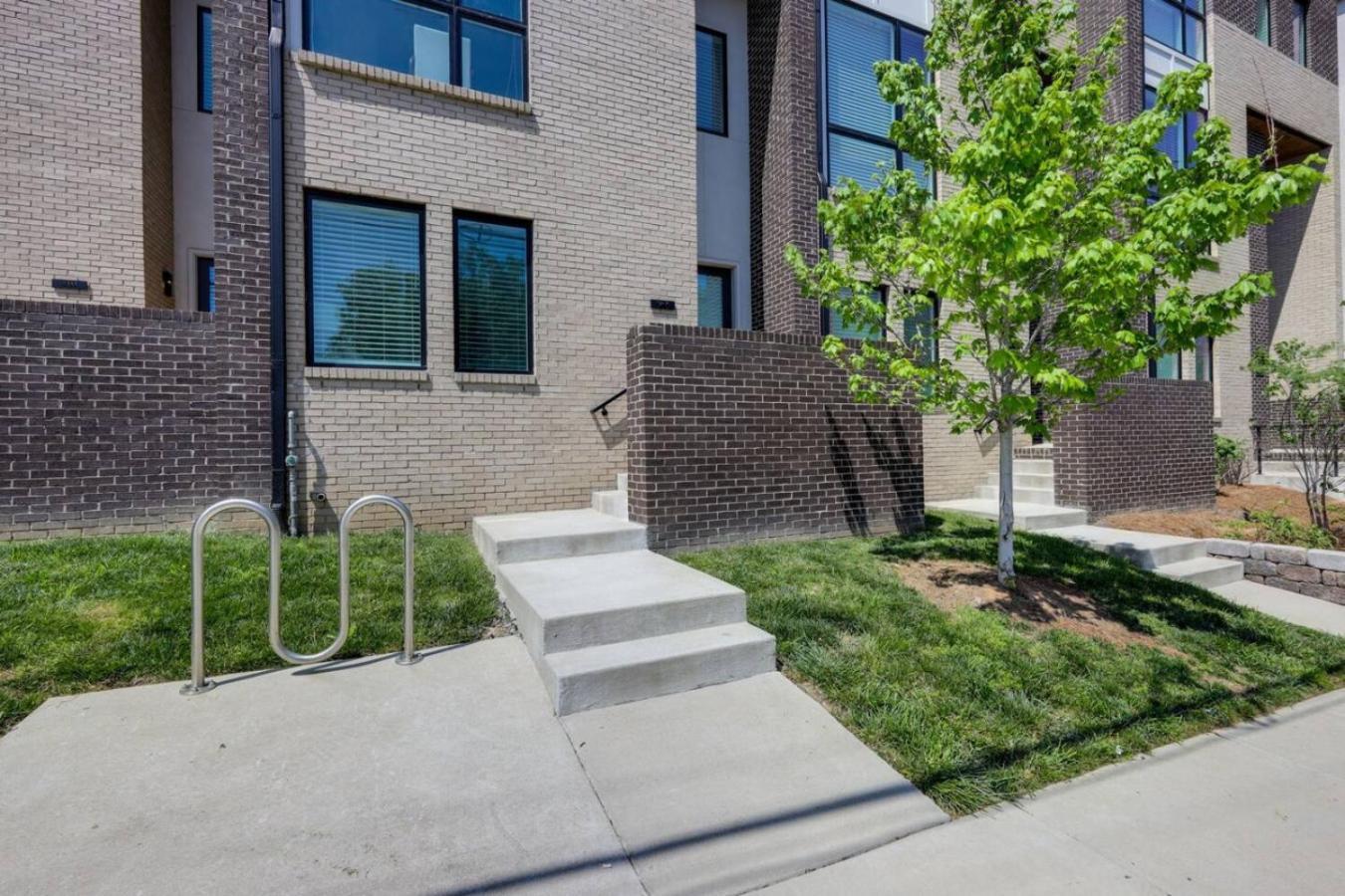 Two Townhomes Rooftop Lounges With Skyline Views * Nashville