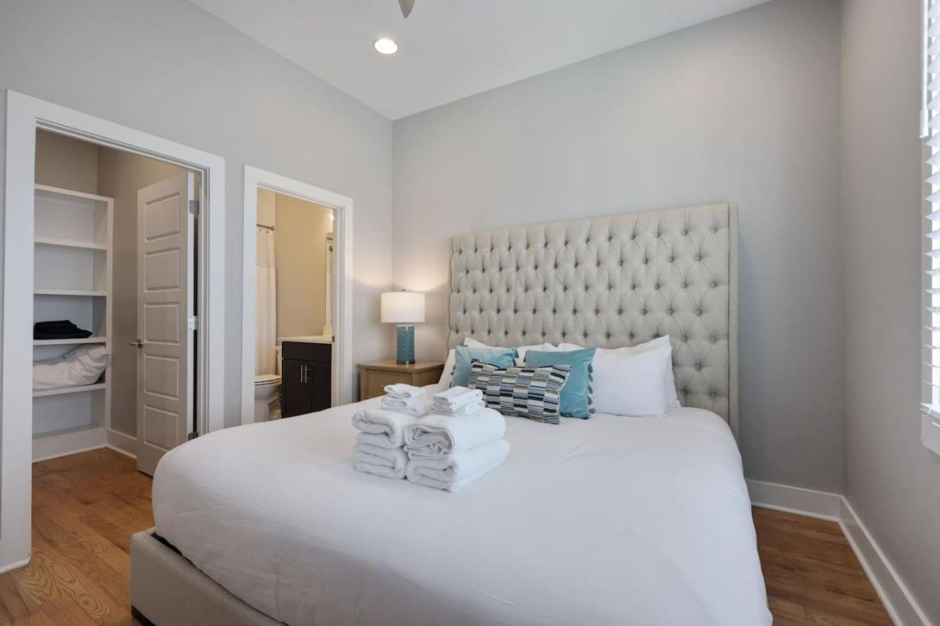 Two Townhomes Rooftop Lounges With Skyline Views Holiday home *