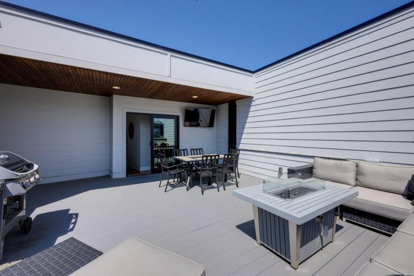 Two Townhomes Rooftop Lounges With Skyline Views * Nashville