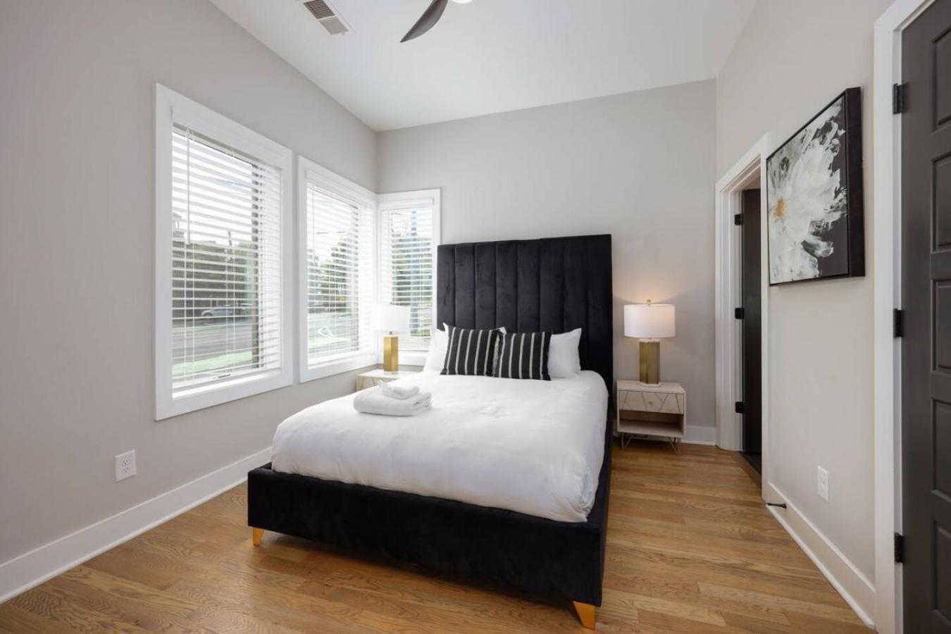 Two Townhomes Rooftop Lounges With Skyline Views Holiday home *