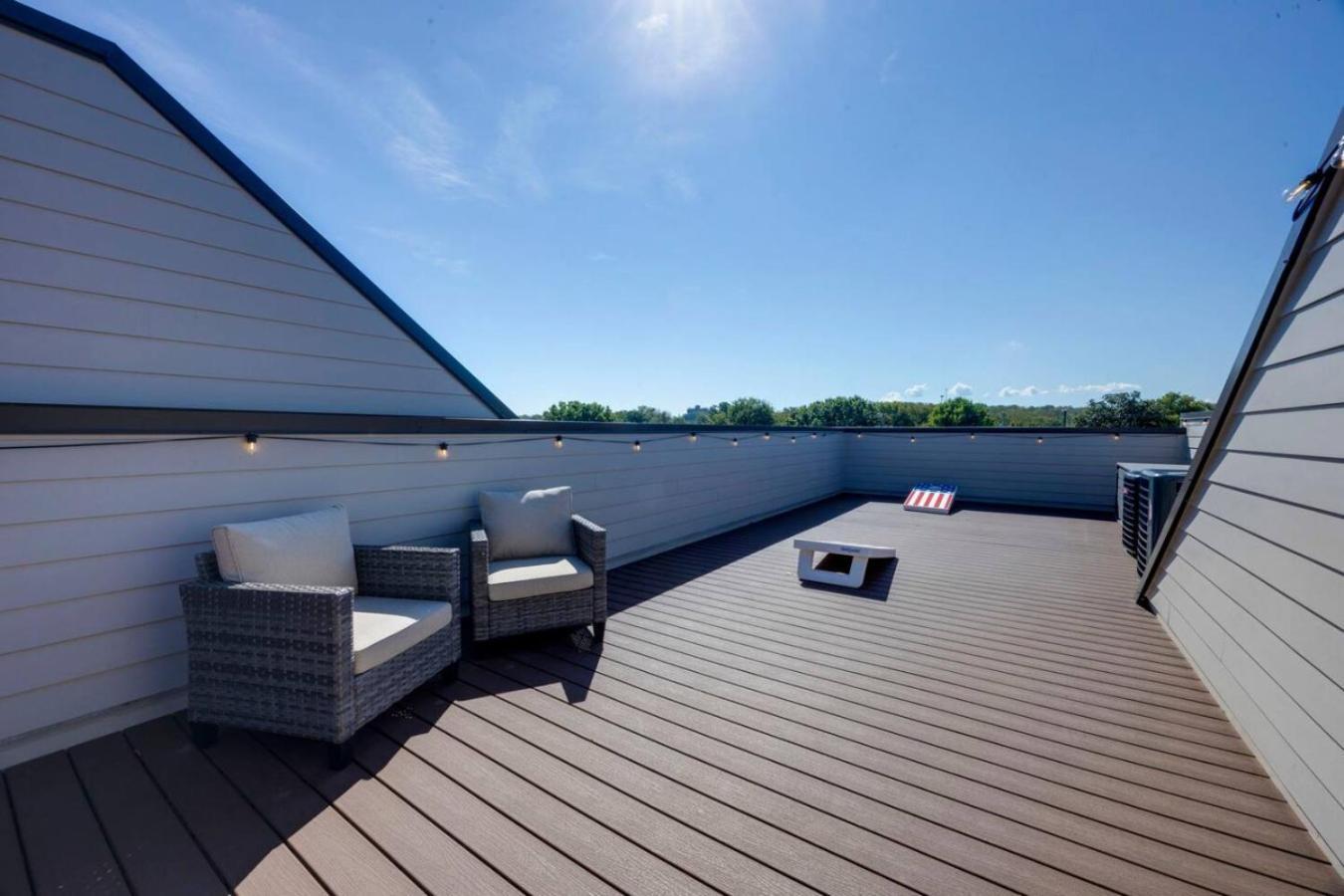 Music Abode And Cowgirl Up Dual Townhomes