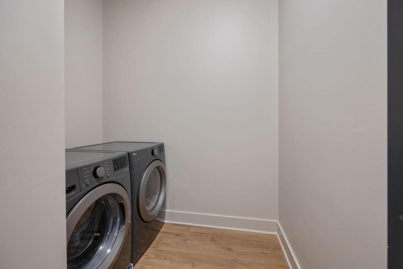 Music Abode And Cowgirl Up Dual Townhomes Holiday home *