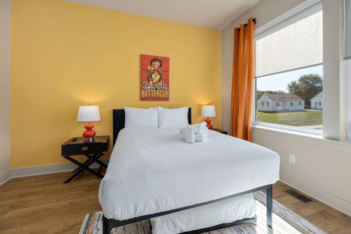Music Abode And Cowgirl Up Dual Townhomes Holiday home *