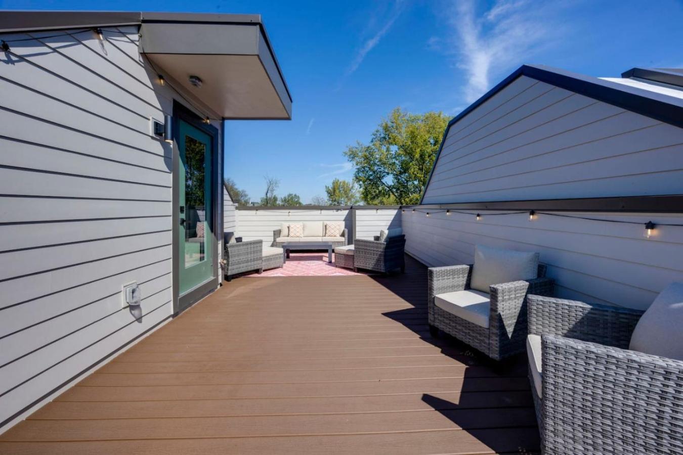 Music Abode And Cowgirl Up Dual Townhomes Holiday home
