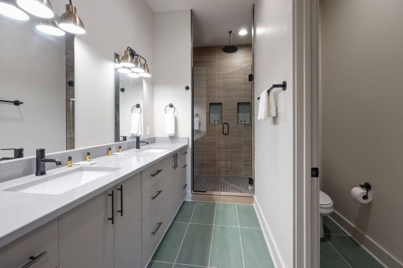 Music Abode And Cowgirl Up Dual Townhomes Holiday home Nashville