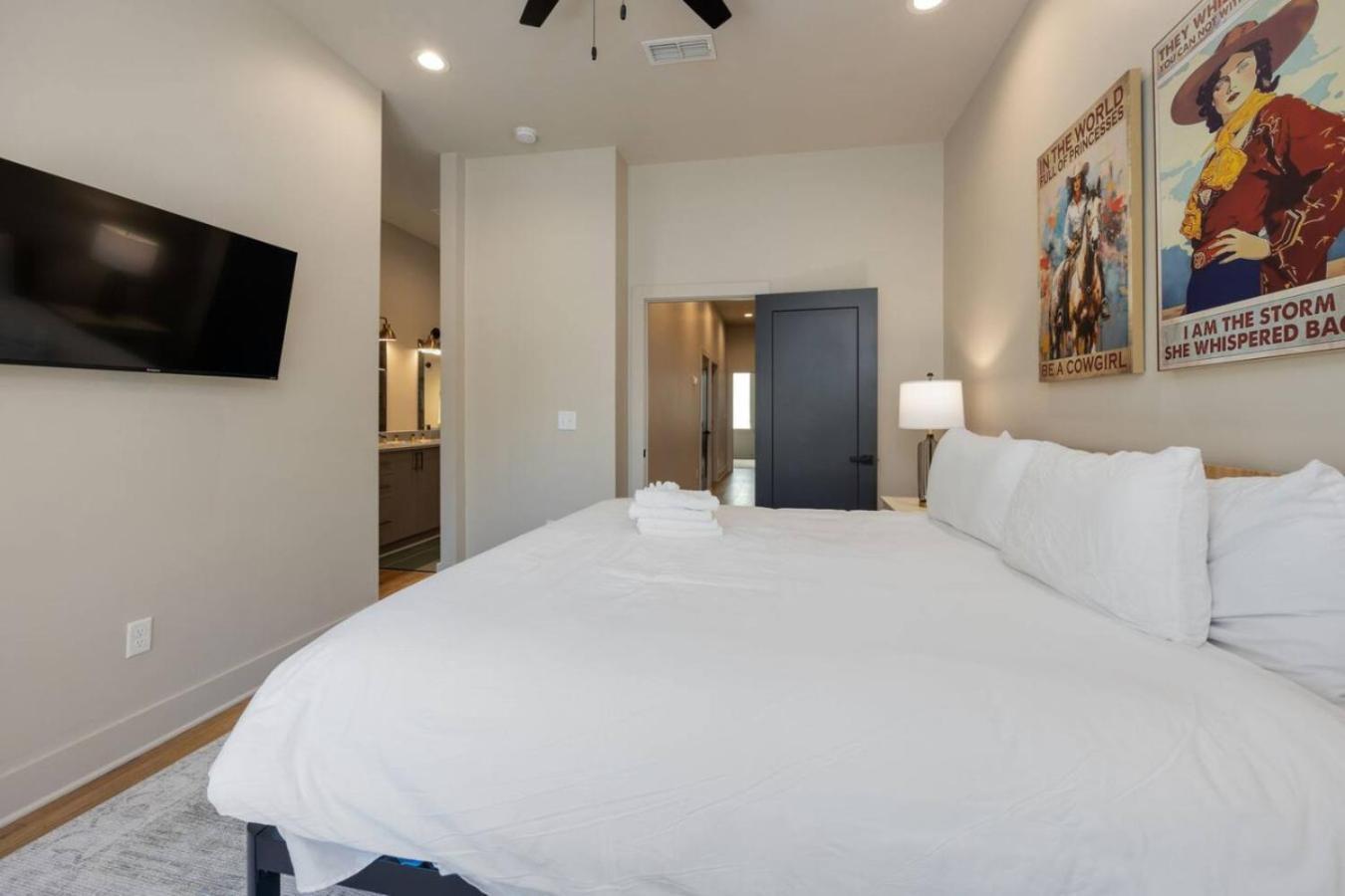 Holiday home Music Abode And Cowgirl Up Dual Townhomes