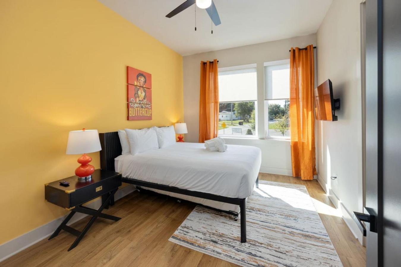 Holiday home Music Abode And Cowgirl Up Dual Townhomes *
