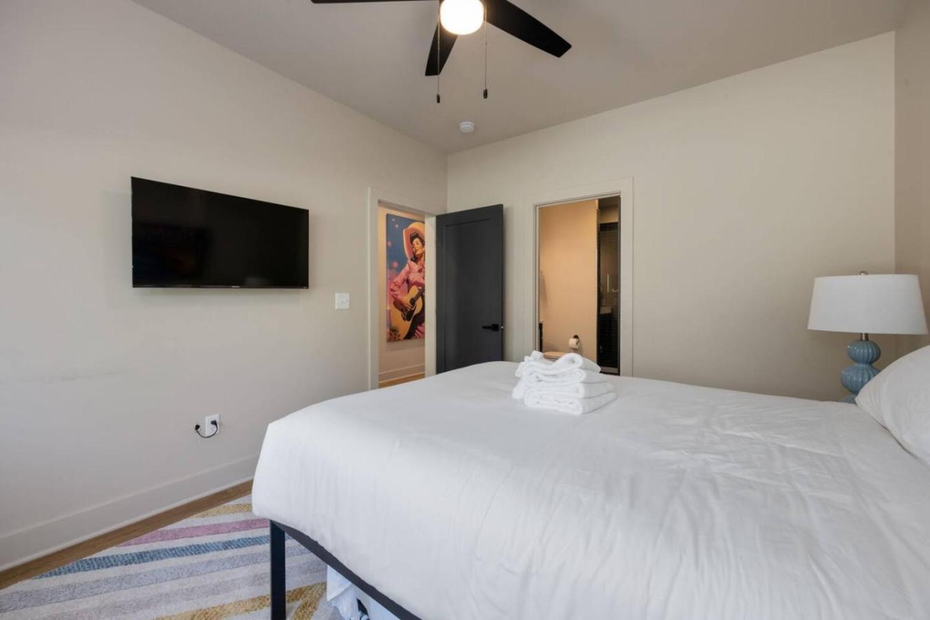 Music Abode And Cowgirl Up Dual Townhomes Holiday home Nashville