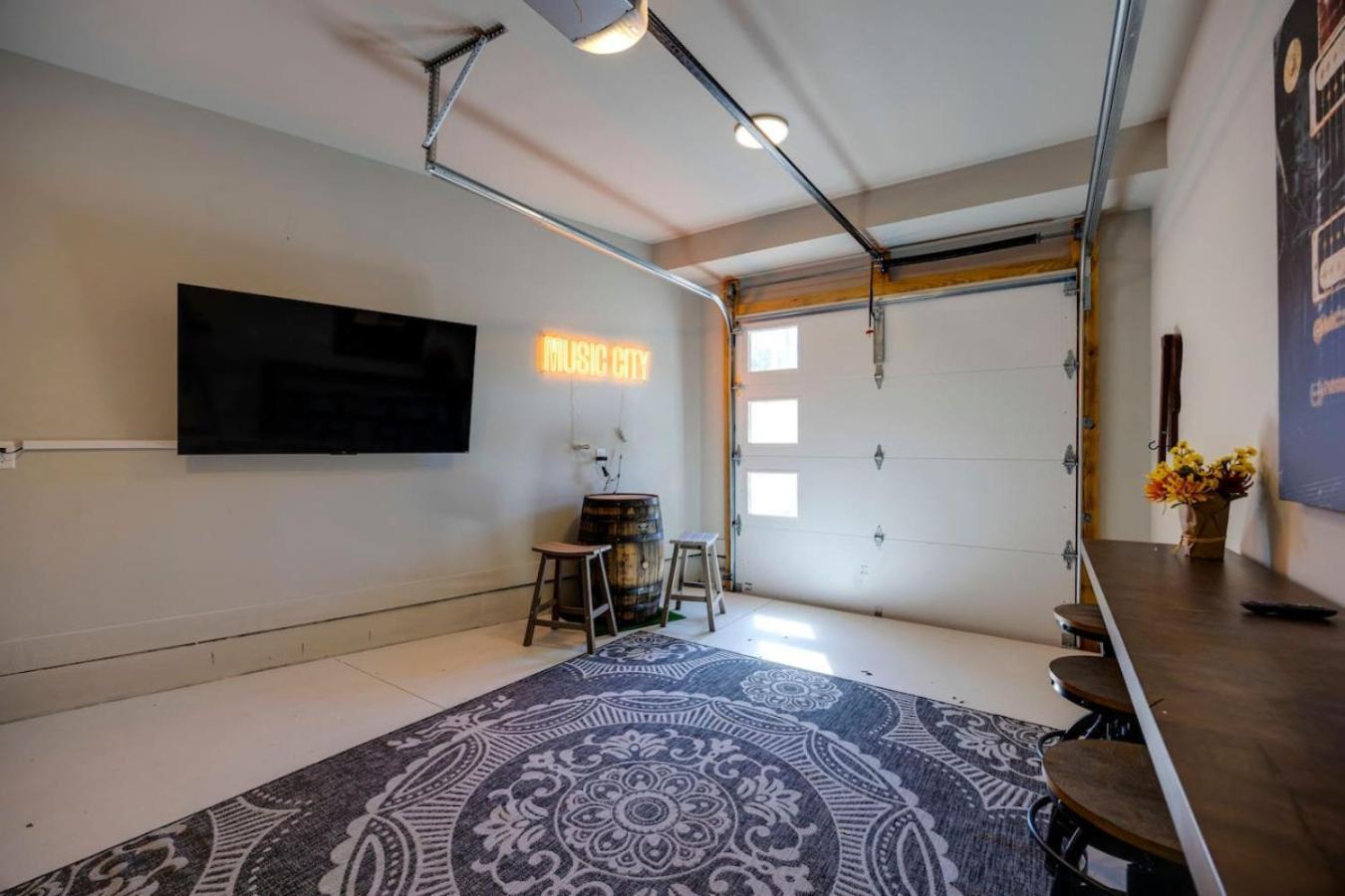 Music Abode And Cowgirl Up Dual Townhomes Holiday home *