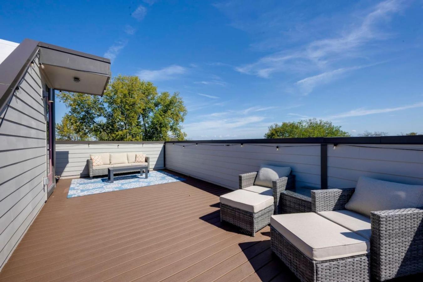 Music Abode And Cowgirl Up Dual Townhomes