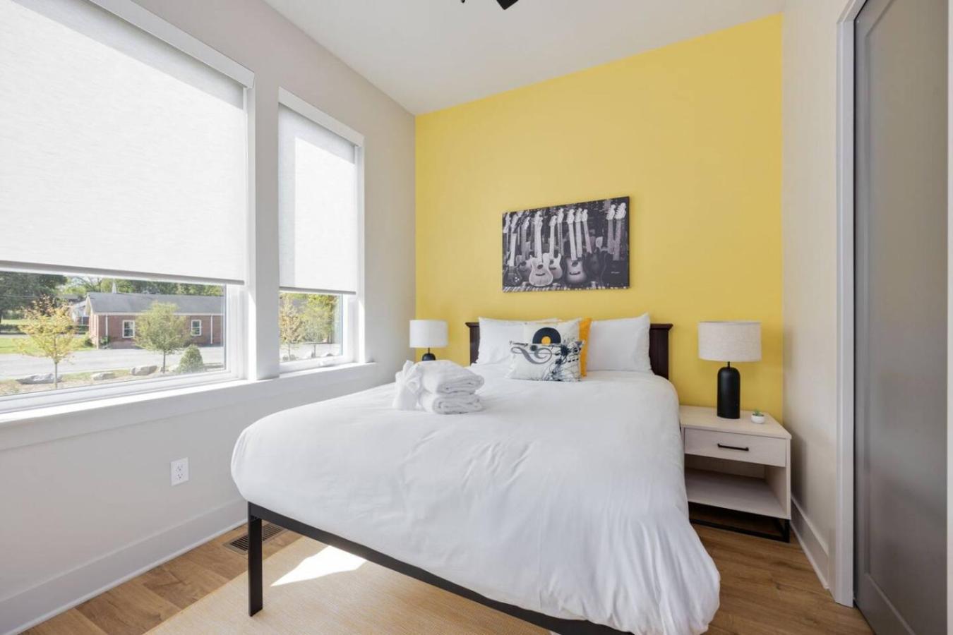 Music Abode And Cowgirl Up Dual Townhomes Holiday home *
