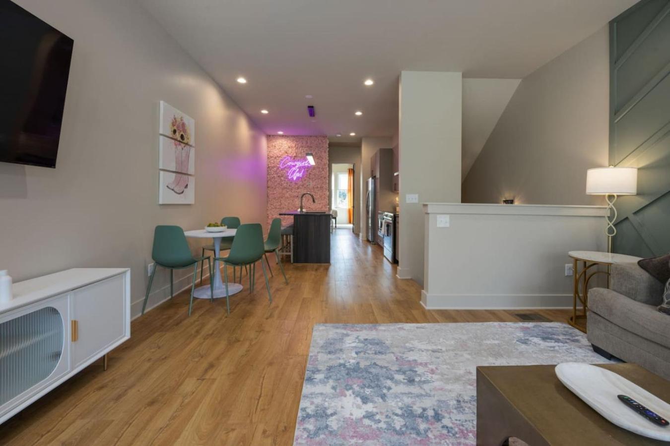 Holiday home Music Abode And Cowgirl Up Dual Townhomes Nashville