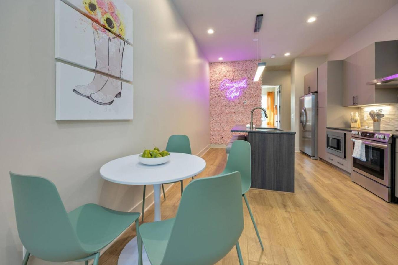 Music Abode And Cowgirl Up Dual Townhomes Nashville