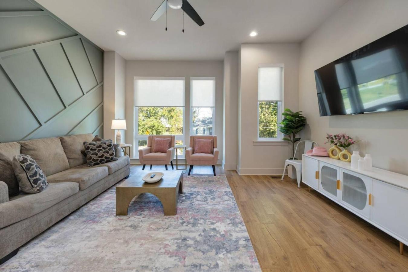 Music Abode And Cowgirl Up Dual Townhomes