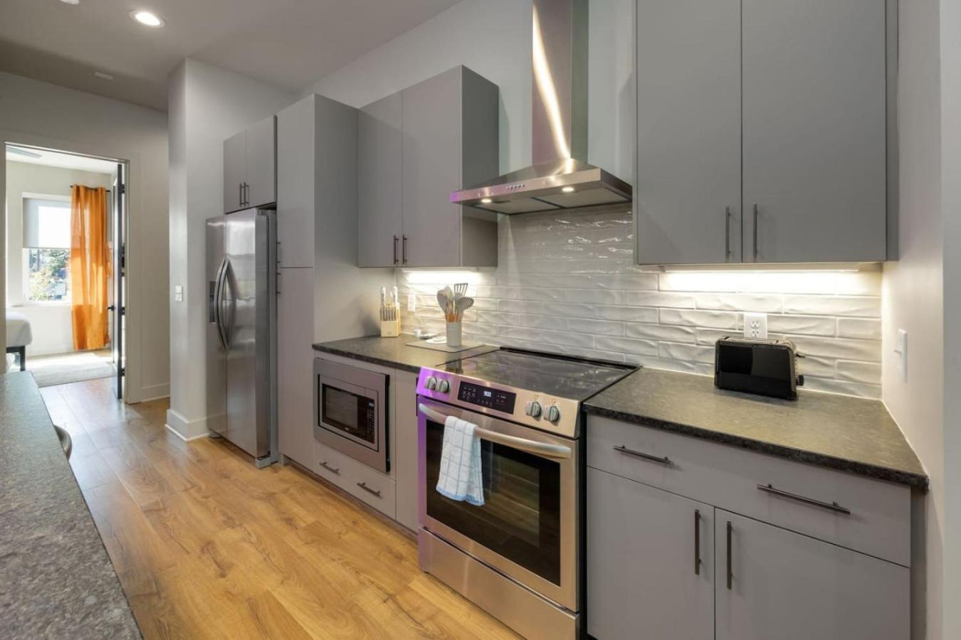 Music Abode And Cowgirl Up Dual Townhomes Holiday home *