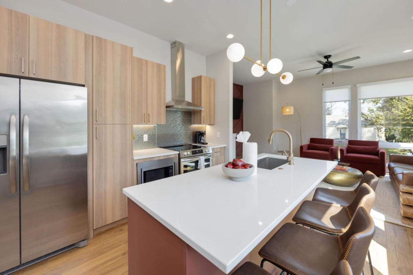 Music Abode And Cowgirl Up Dual Townhomes *