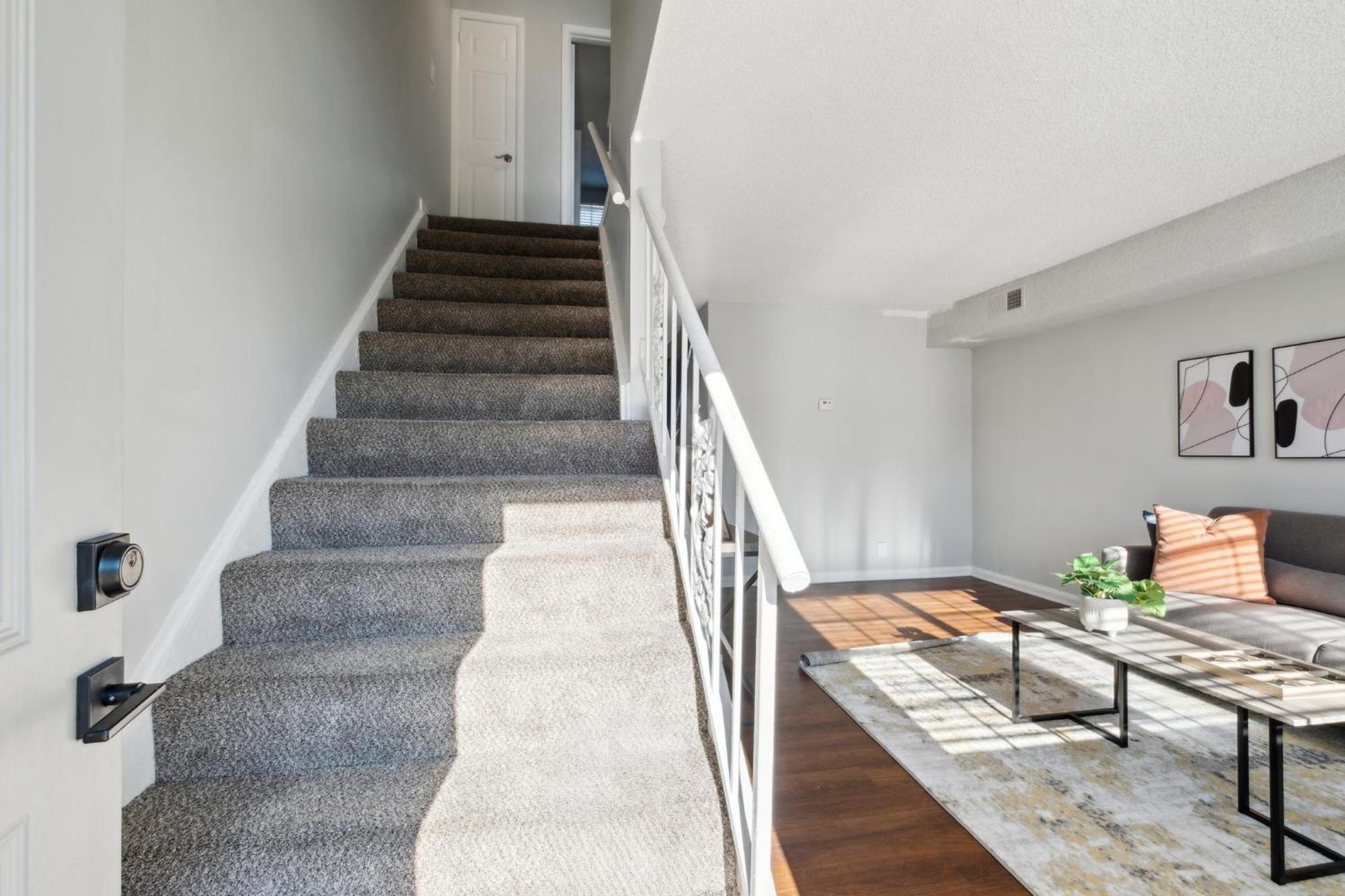 Apartment Brentwood P4 I Cozy & Comfy I 2bd 15 Bth