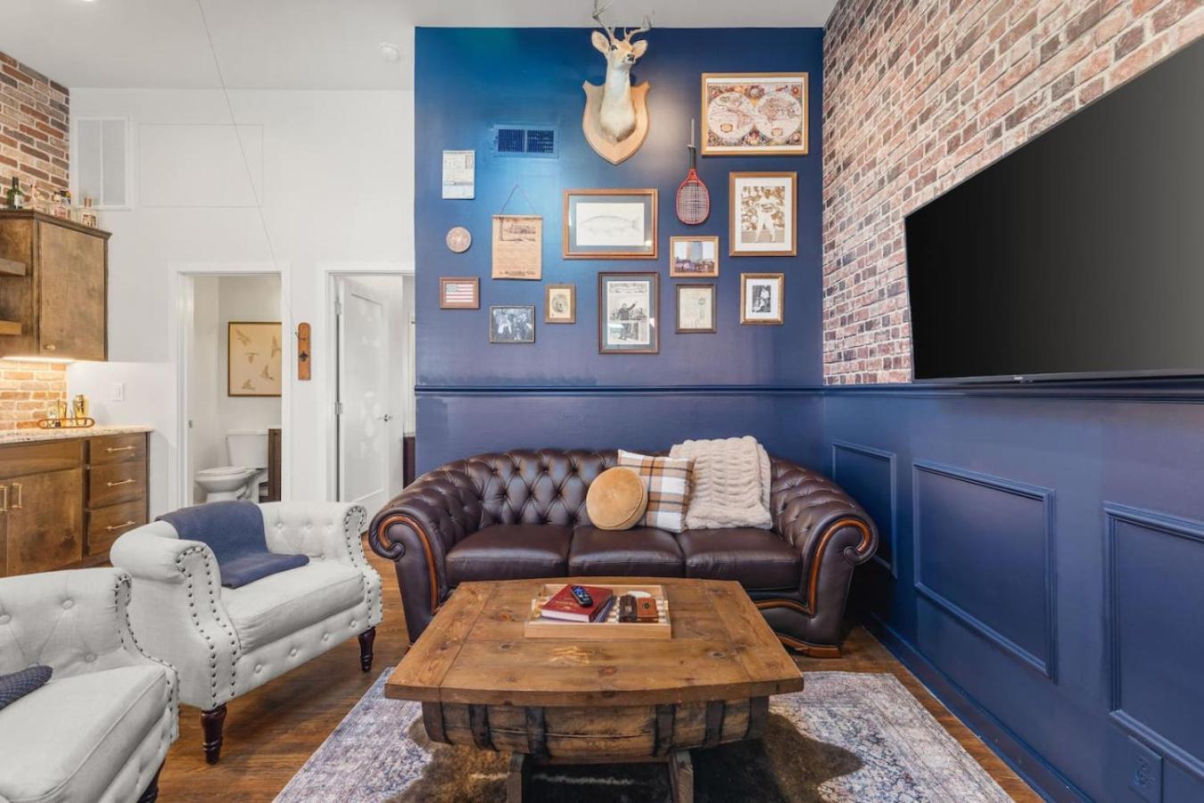 Rustic Western - Walk To Bars, Coffee And Restaurants *