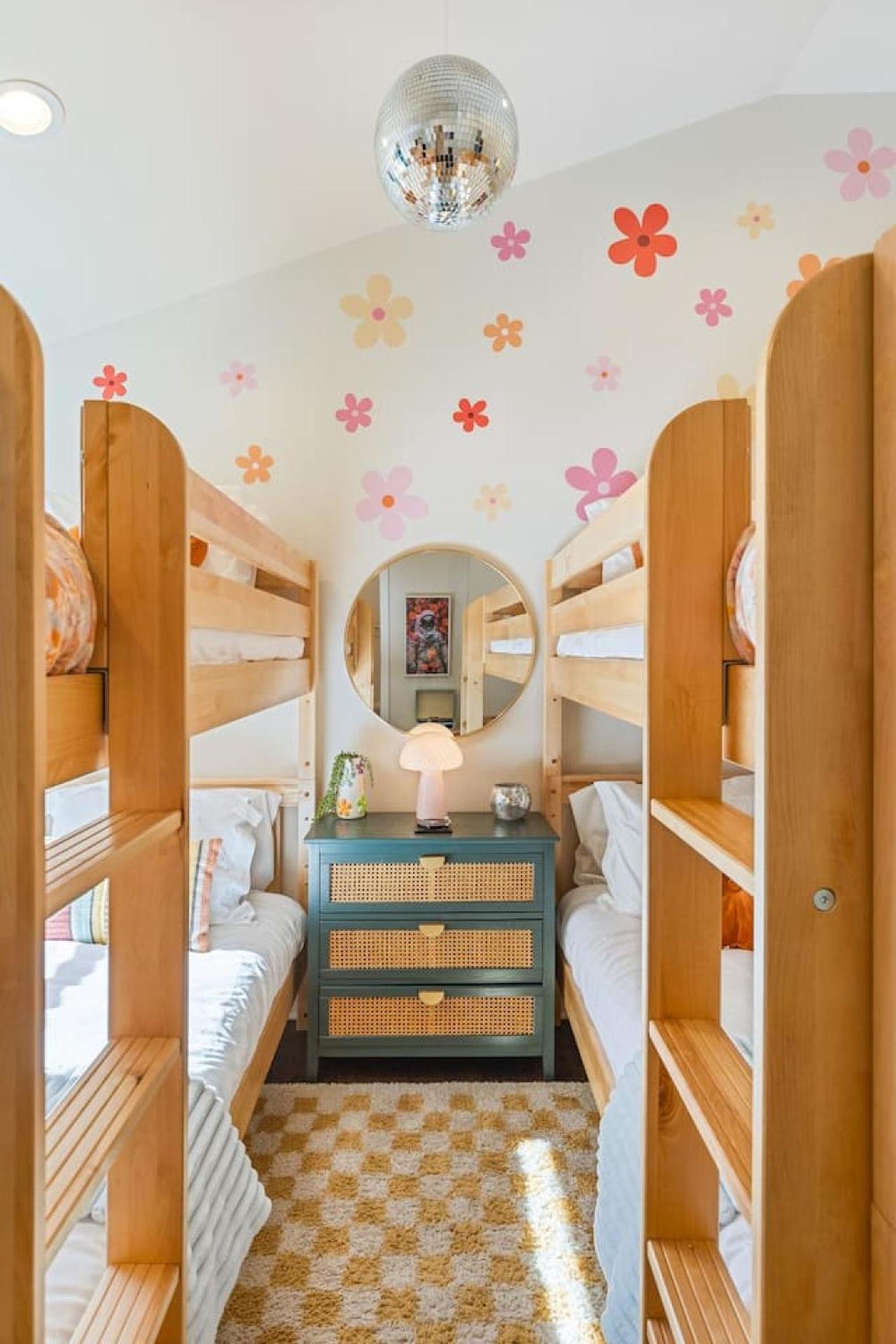 Fun And Fabulous - Walk To Bars, Coffee And Restaurants Holiday home *