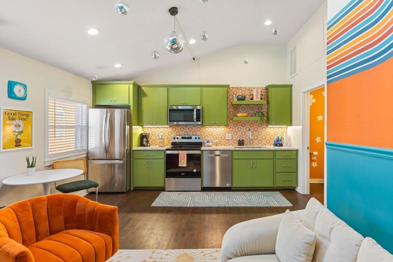 Fun And Fabulous - Walk To Bars, Coffee And Restaurants Holiday home Nashville