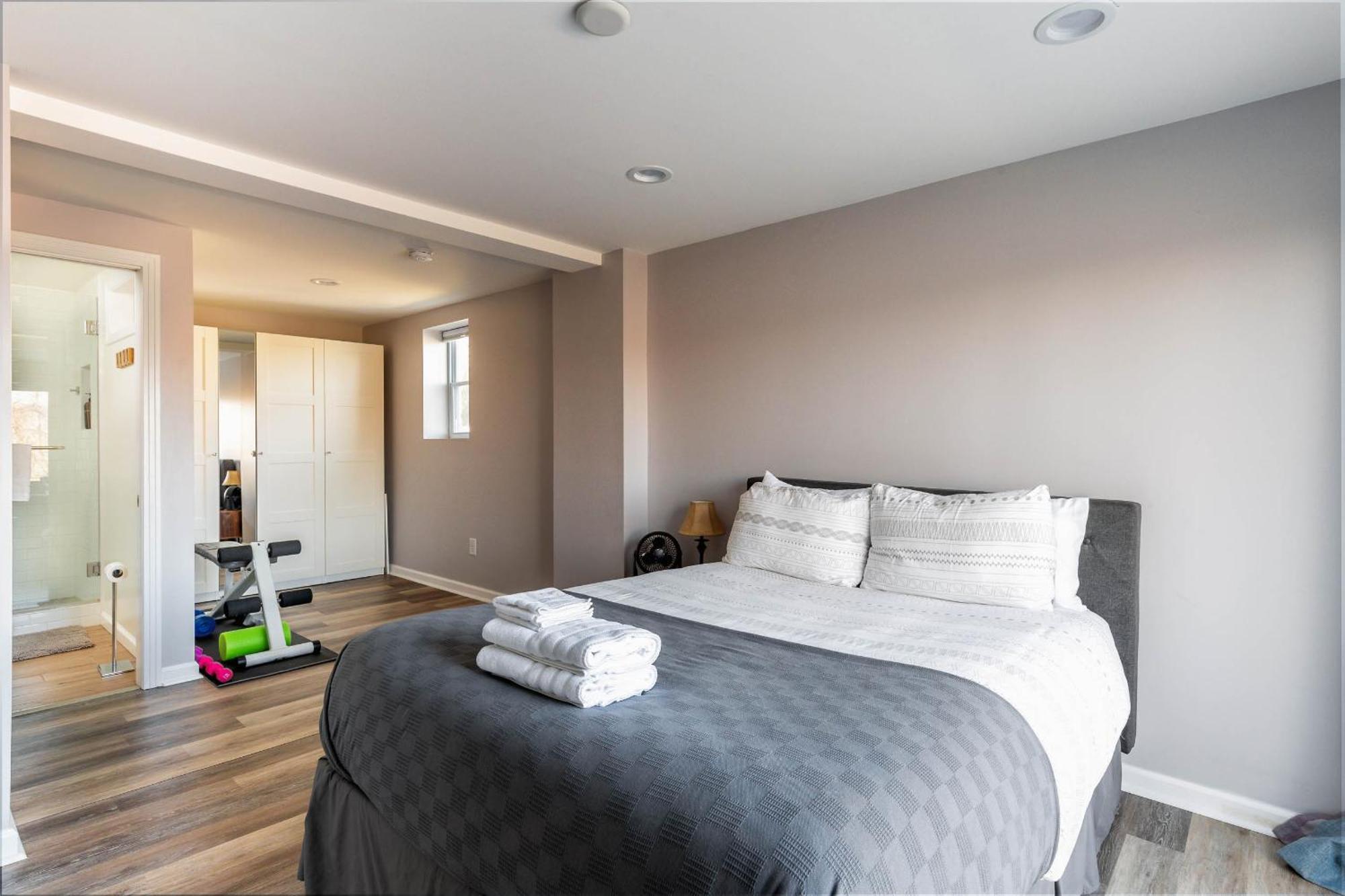 Private Haven - Minutes To Broadway, Bna