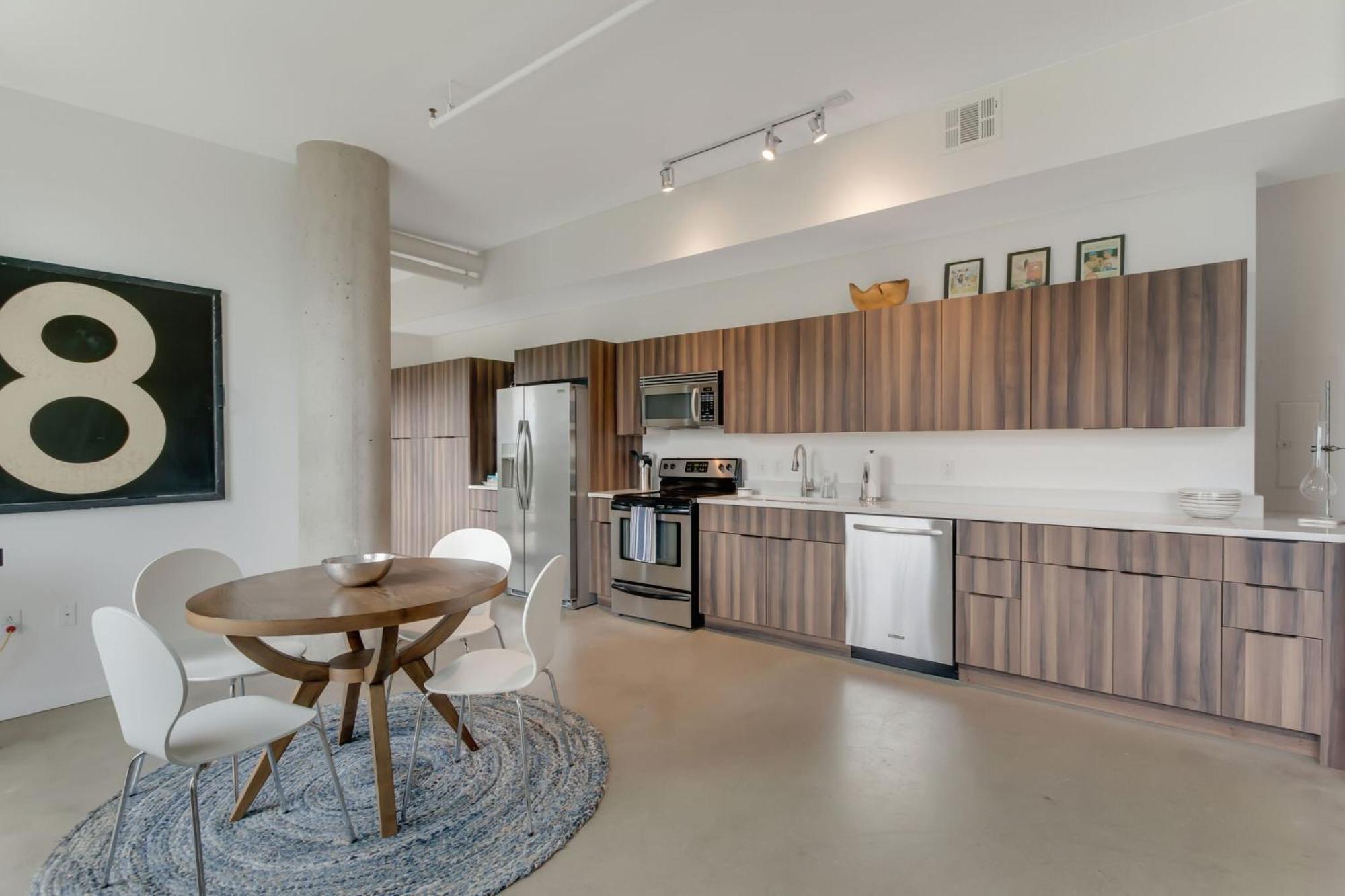 5m302 Skyline Views From Light Filled Holiday home *