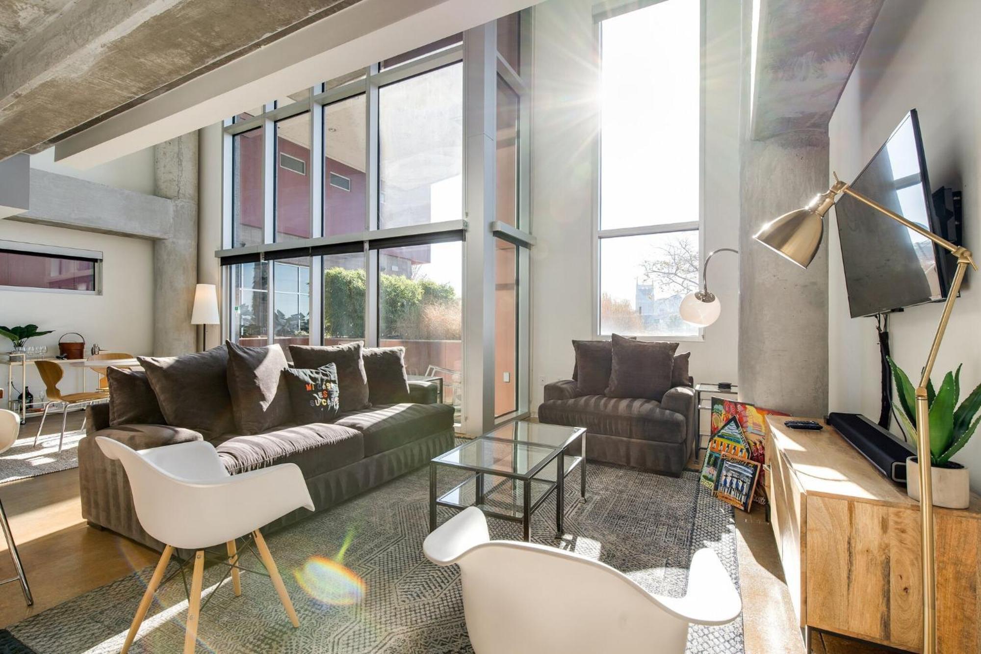 5m106- Spacious Chic 1br East Loft