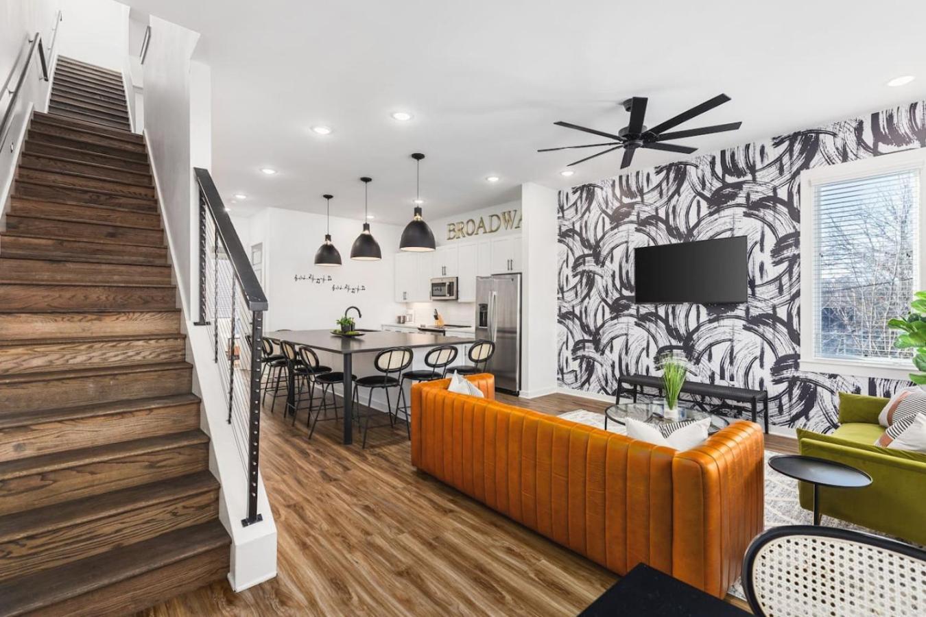 Two Adjacent Homes Sleeps 24 Only 3 Miles To Broadway Nashville