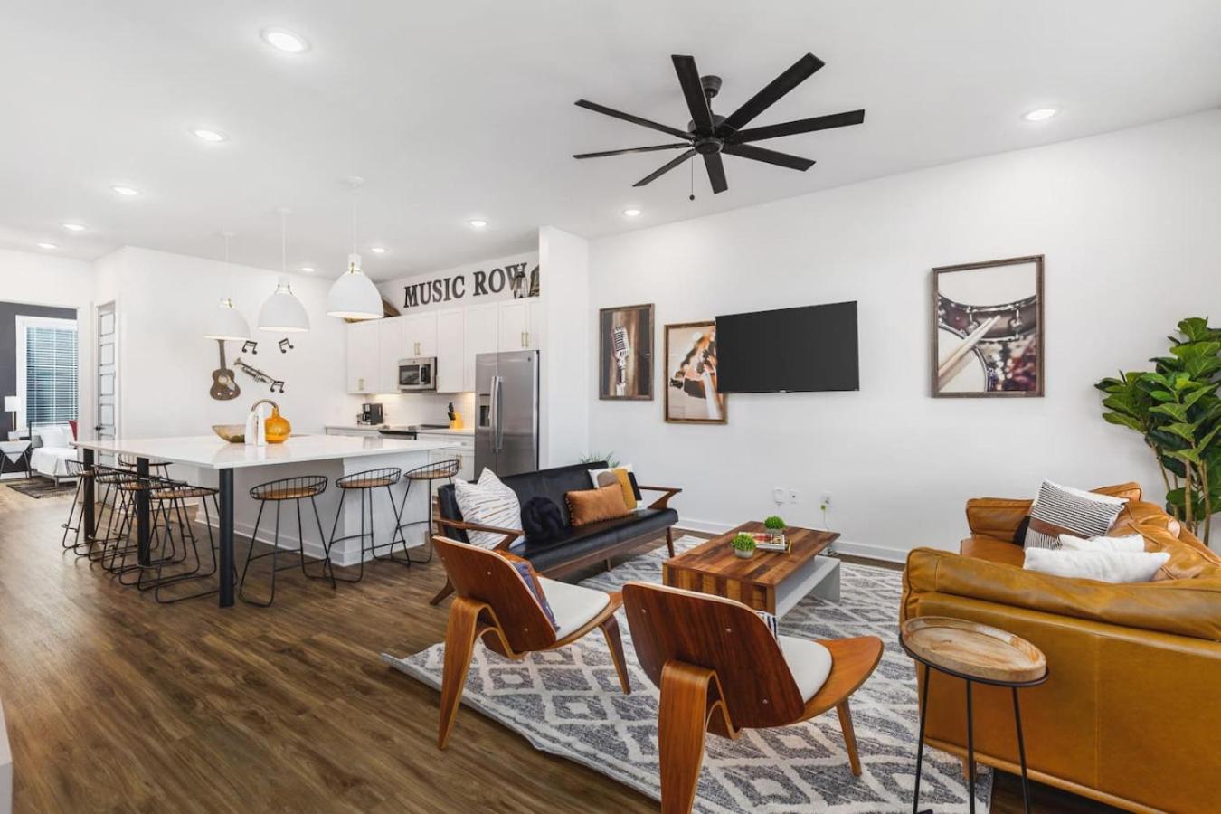 Two Adjacent Homes Sleeps 24 Only 3 Miles To Broadway Holiday home Nashville
