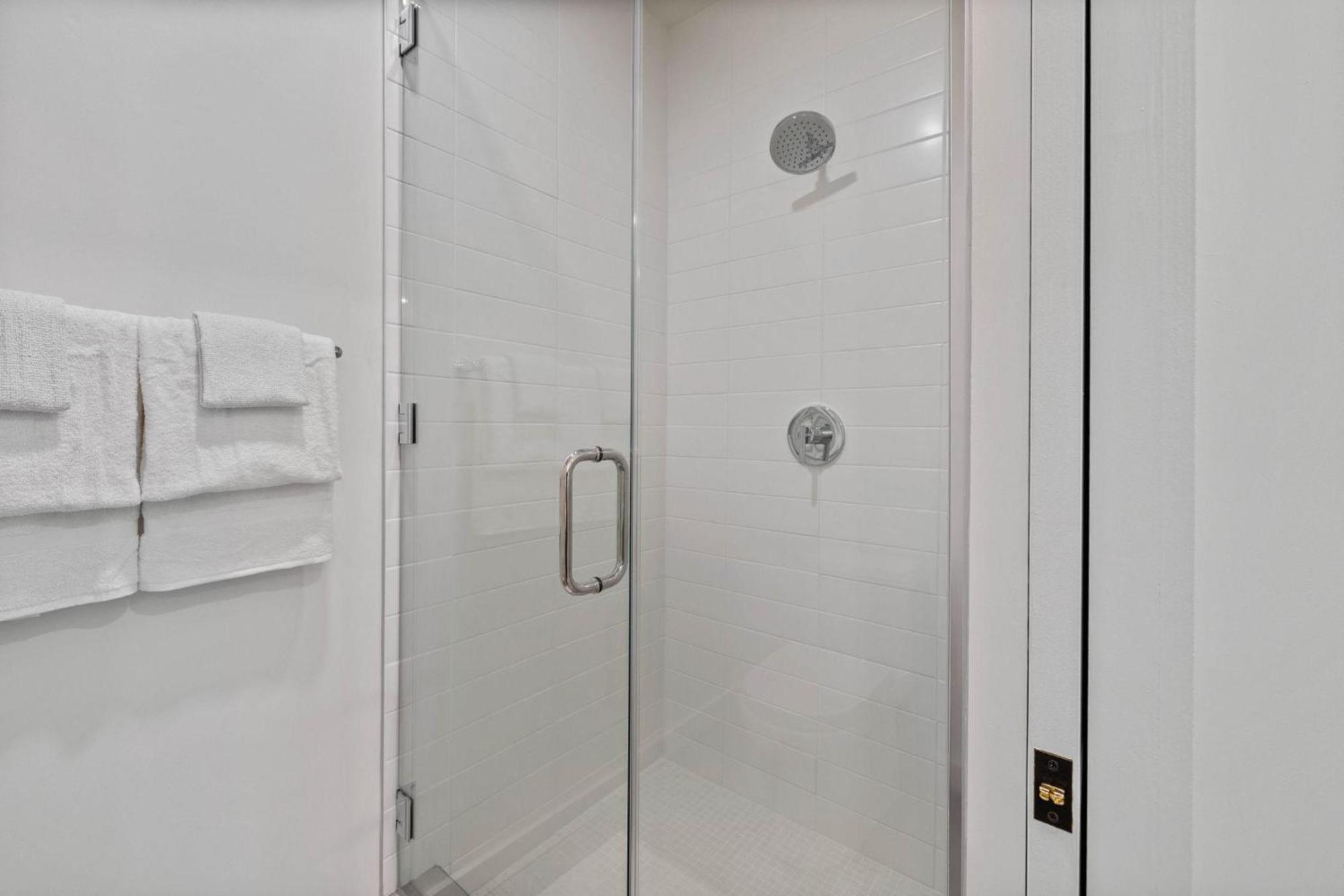Hyve -tropical Peach -walk To Broadway - Pool&gym! Holiday home Nashville