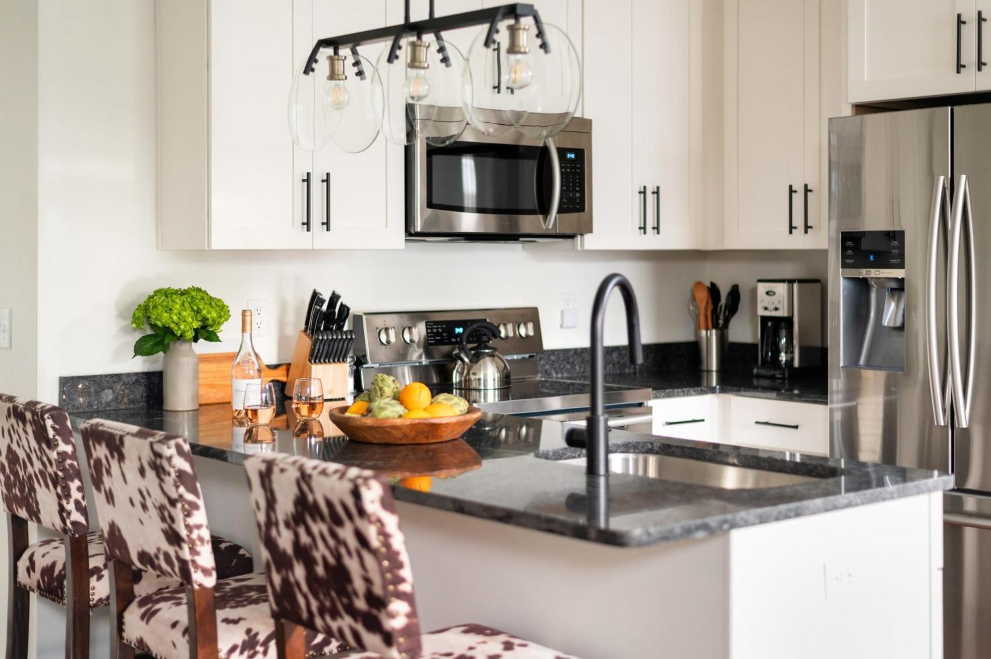 Holiday home Hart Buyout 1 By Avantstay Two Town House Buyout W Modern Amenities In *