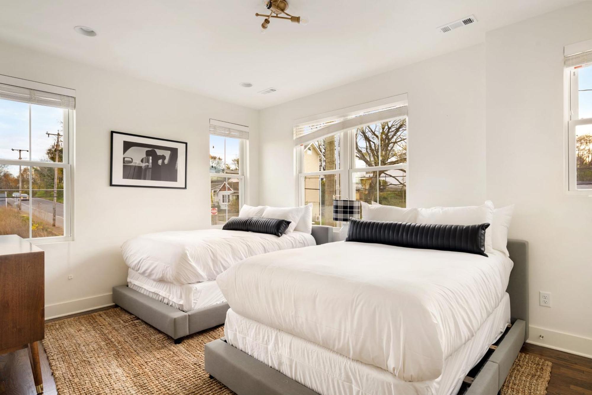 Hart Buyout 1 By Avantstay Two Town House Buyout W Modern Amenities In Nashville
