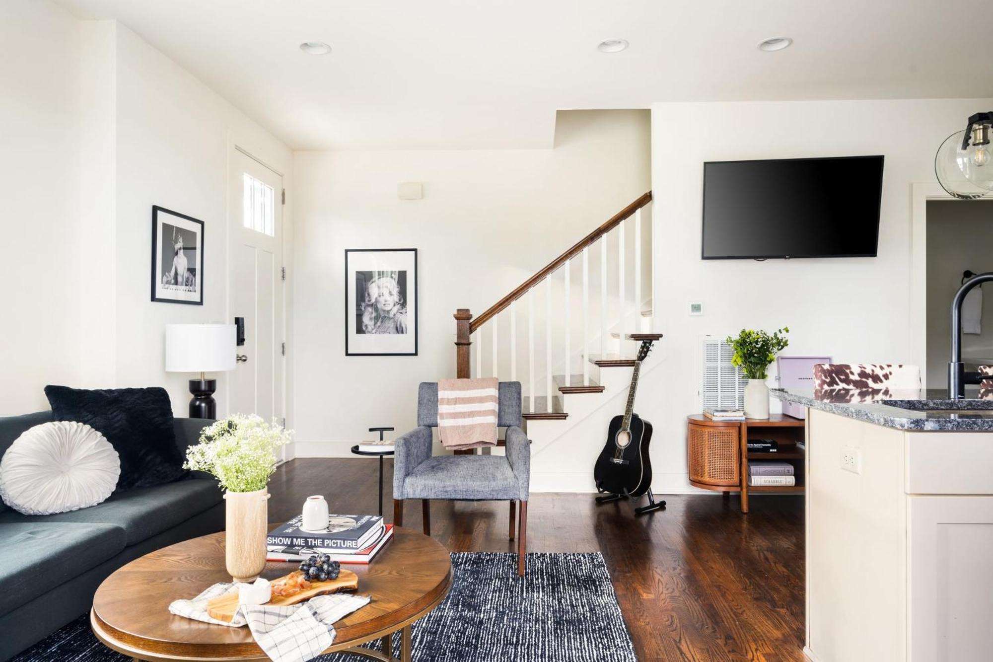 Hart Buyout 1 By Avantstay Two Town House Buyout W Modern Amenities In Nashville