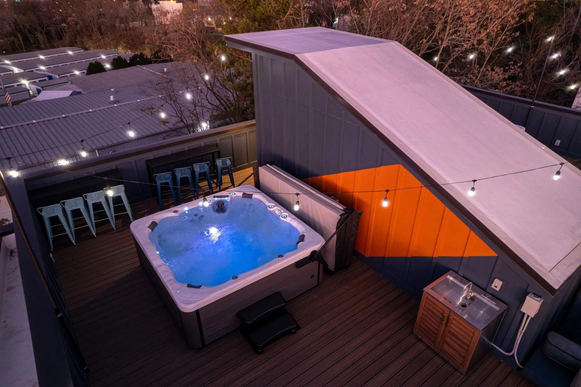 Holiday home Rooftop Deck Hot Tub & Game In Nashville