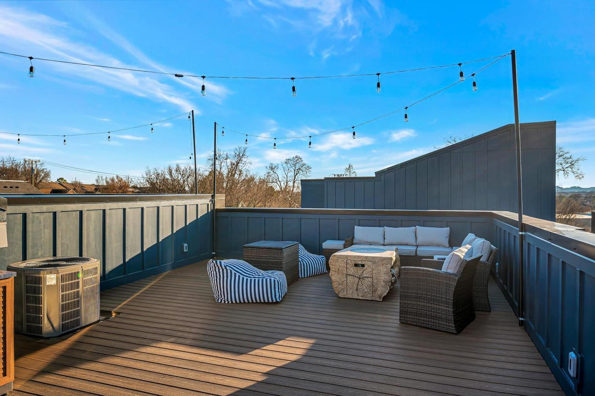 Rooftop Deck Hot Tub & Game In * Nashville
