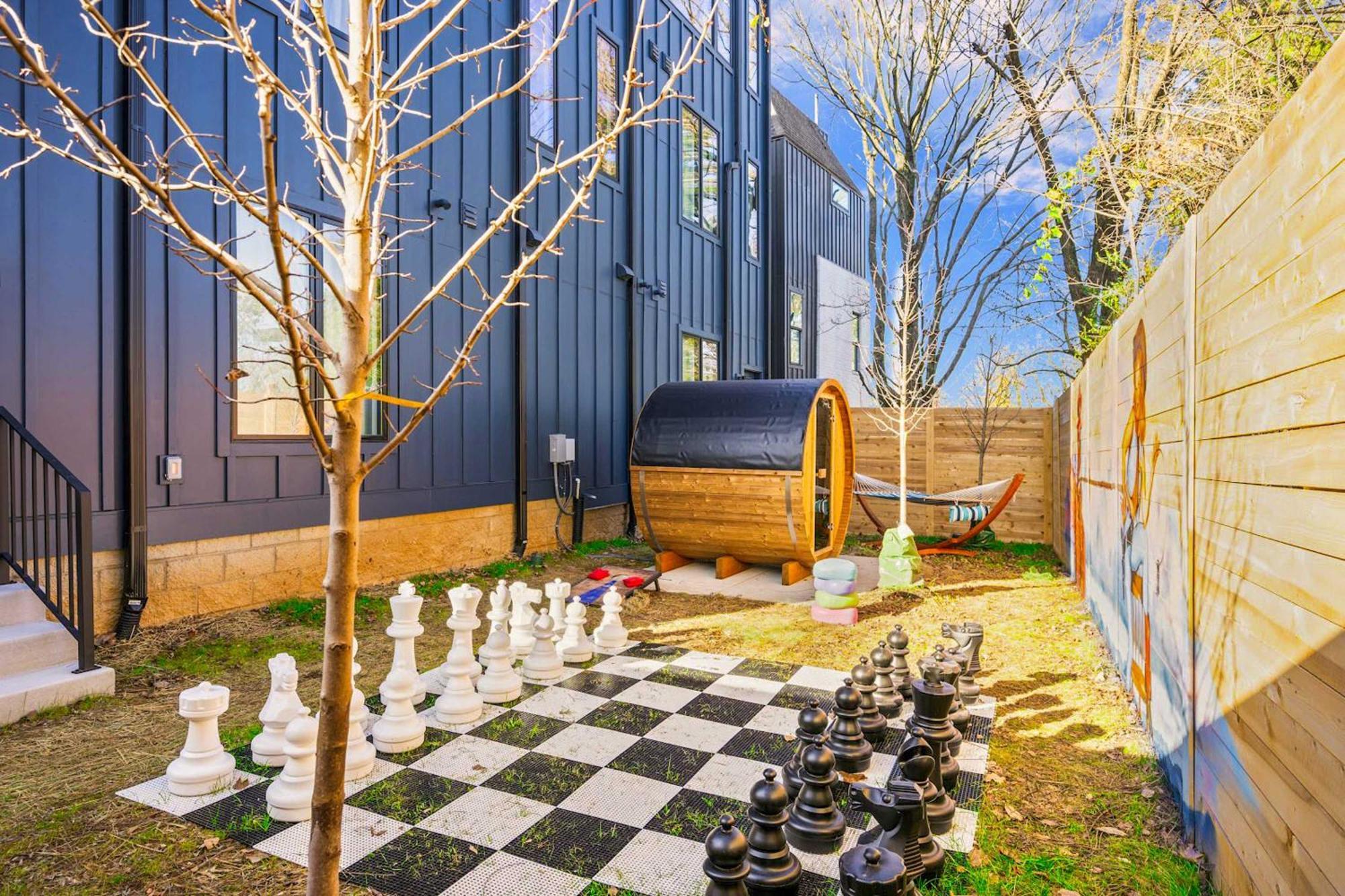 Holiday home Rooftop Deck Hot Tub & Game In *