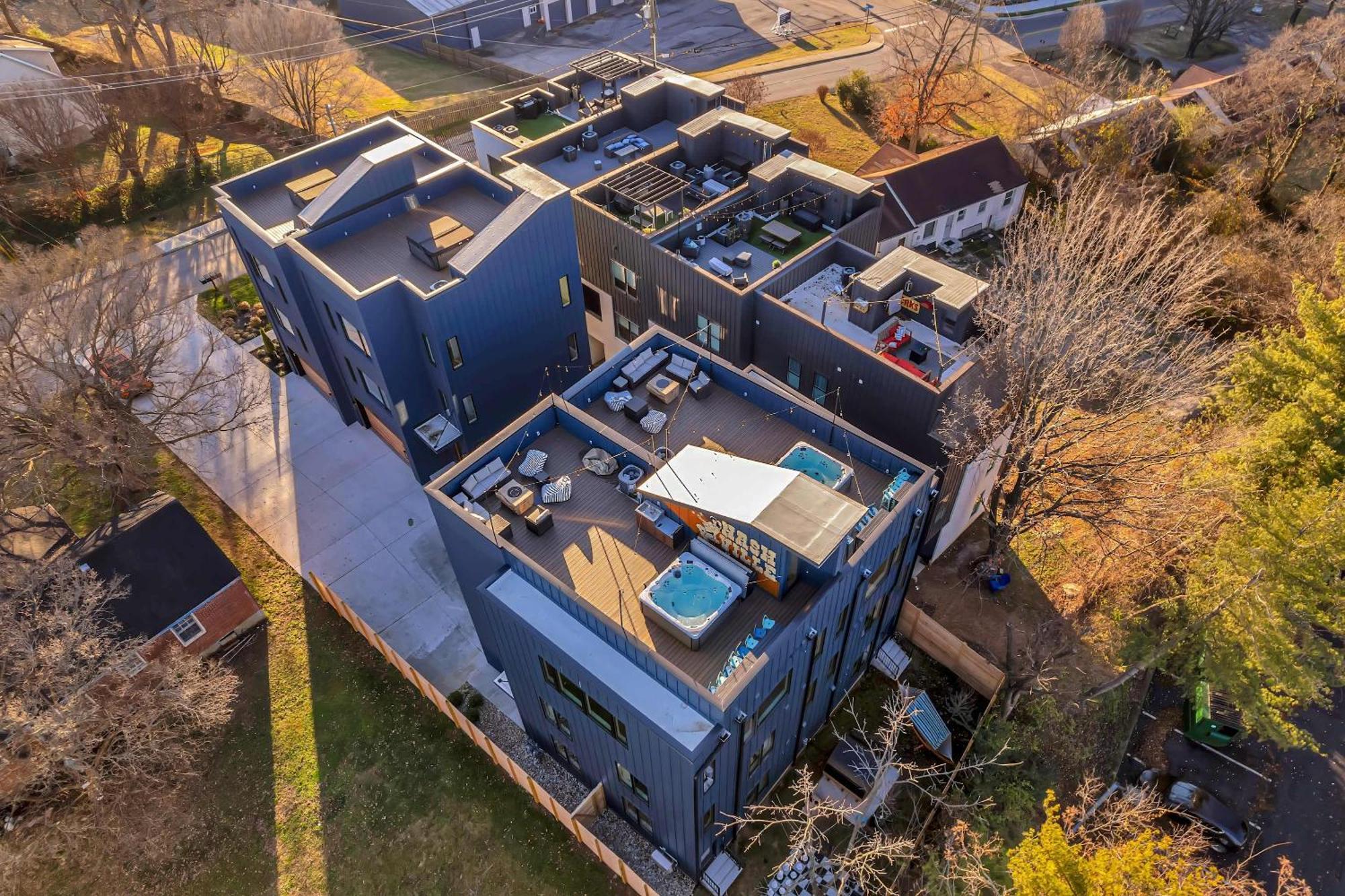 Holiday home Rooftop Deck Hot Tub & Game In