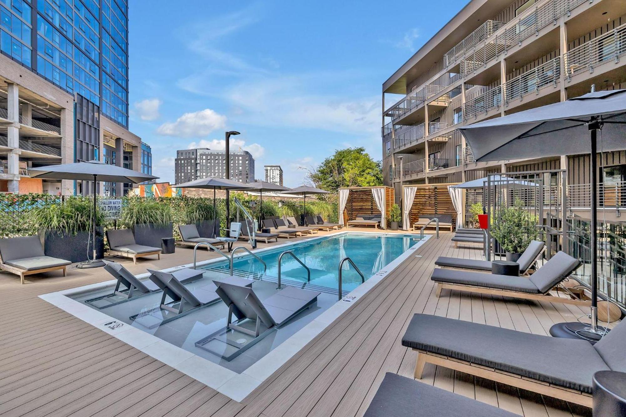 Hyve -tropical Peach -walk To Broadway - Pool&gym! *