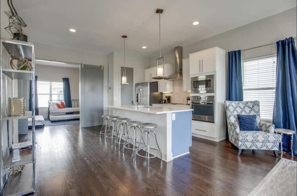 Gorgeous Home-minutes To Lower Broadway *