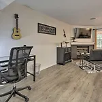 Modern Nashville Townhome Large Yard And Deck!