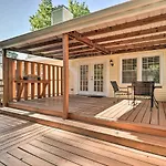 Modern Nashville Townhome Large Yard And Deck!