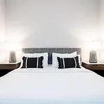 Cozysuites Music Row Stunning 2Br -Free Parking 20