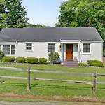 Neighborhood Retreat, Large Yard, Fire Pit