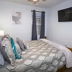 Elegant 3 Bedroom Apt With Free Parking And Balcony