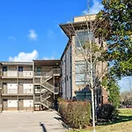 2 Bedroom, 4 Bed Near Vanderbilt, Belmont, Free Parking Near Restaurants, Shopping, Bars